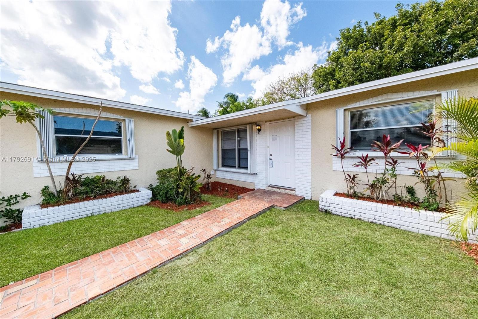 7717 SW 9th St, North Lauderdale, Florida image 2