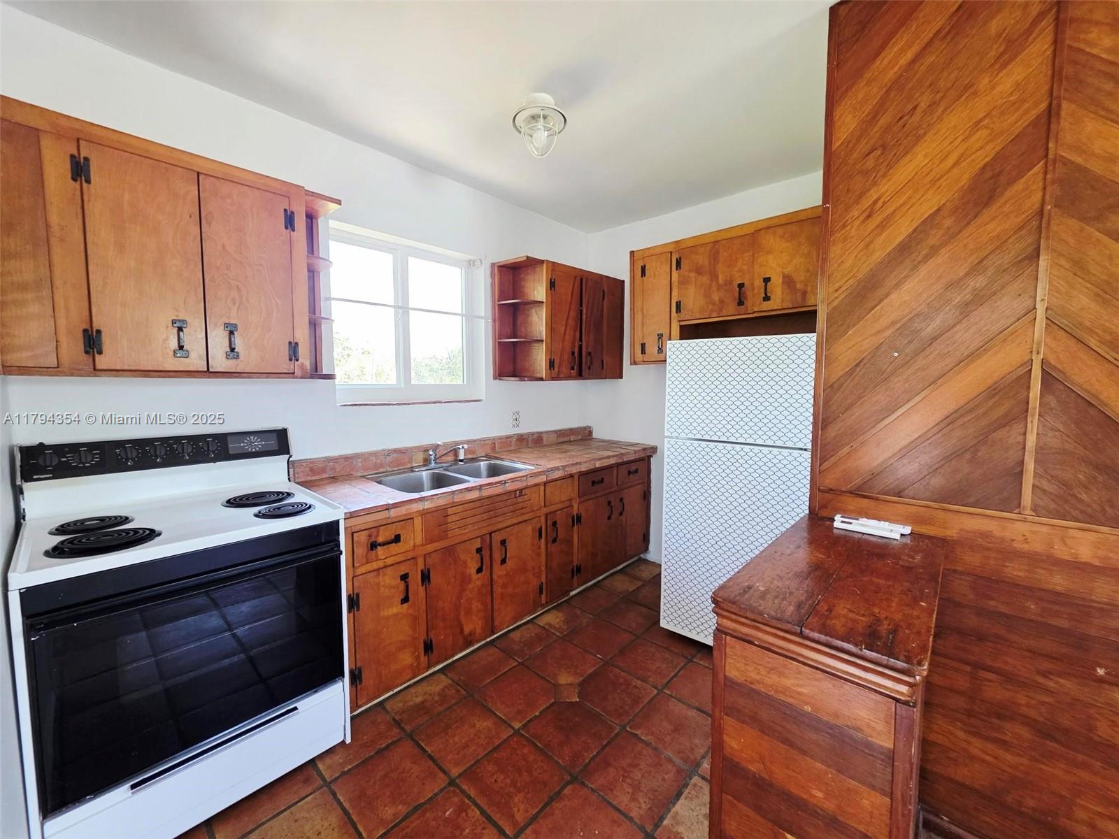 Property photo # 4