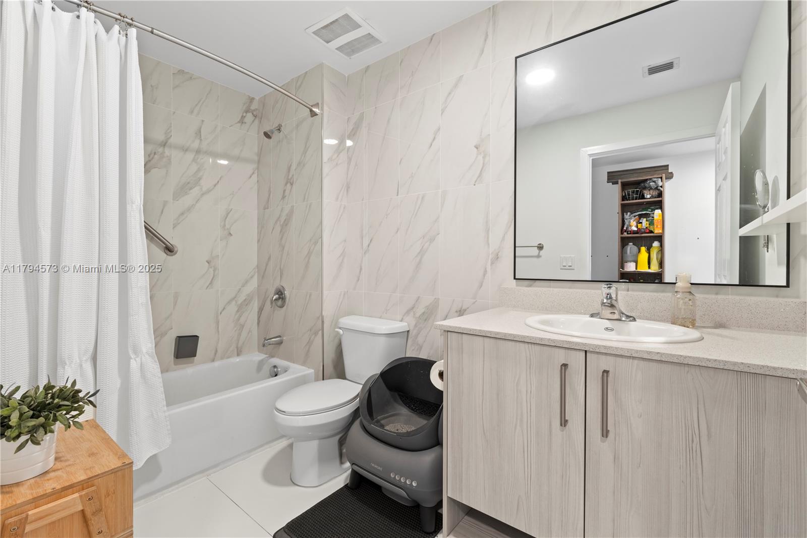 10950 NW 82nd St #415, Doral, Florida image 19