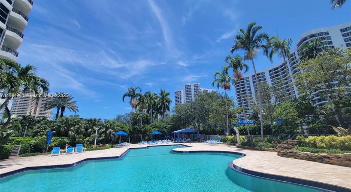 3500 Mystic Pointe Drive #2108, Aventura, Florida image 13