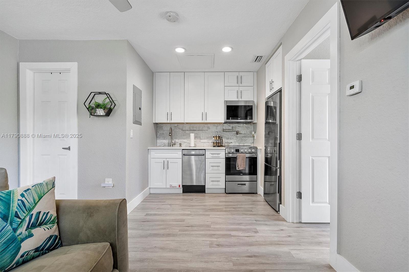 901 NE 16th St, Fort Lauderdale, Florida image 30