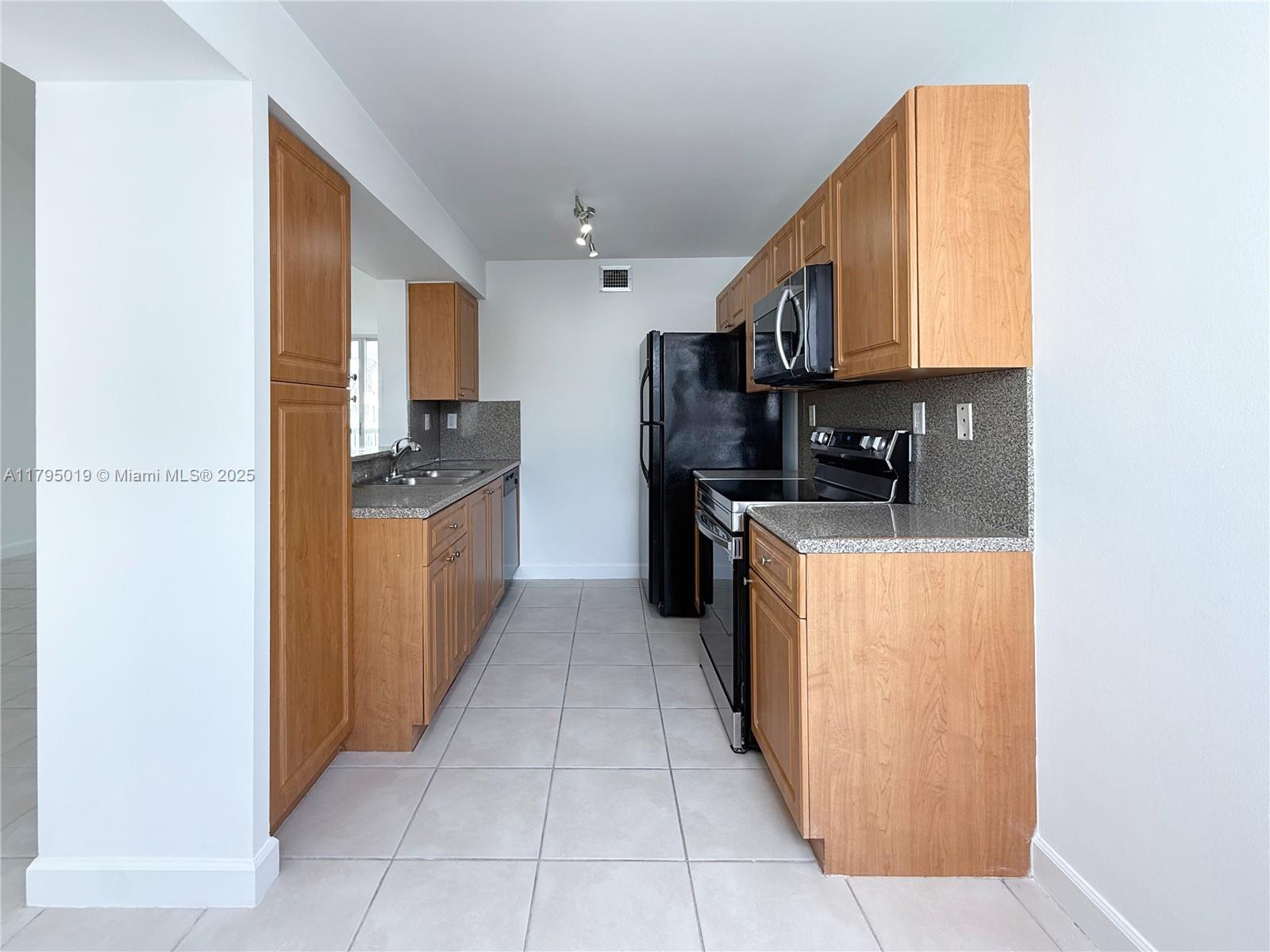 9745 NW 48th Ter #326, Doral, Florida image 6