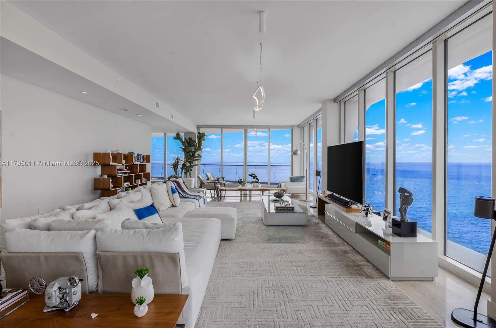 Condo for Sale in Sunny Isles Beach, FL