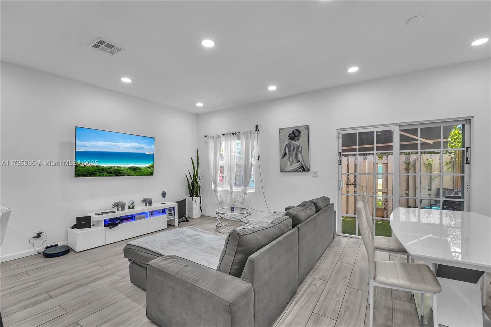 2307 Washington St #5, Hollywood, Florida image 11