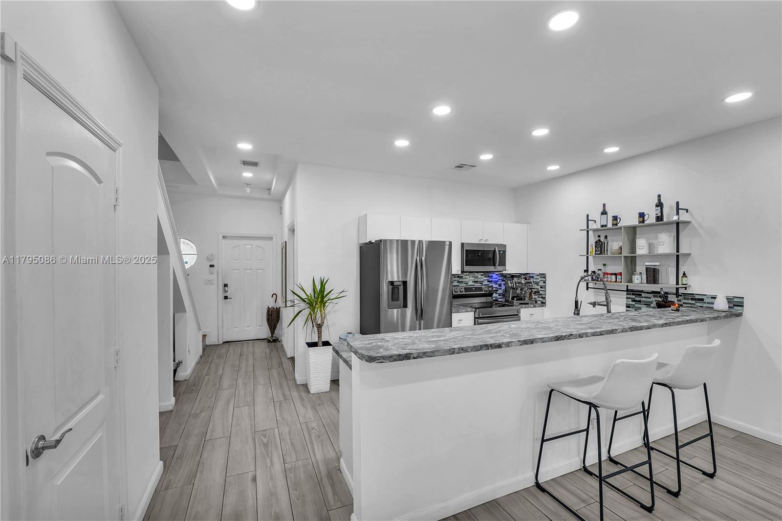 2307 Washington St #5, Hollywood, Florida image 4
