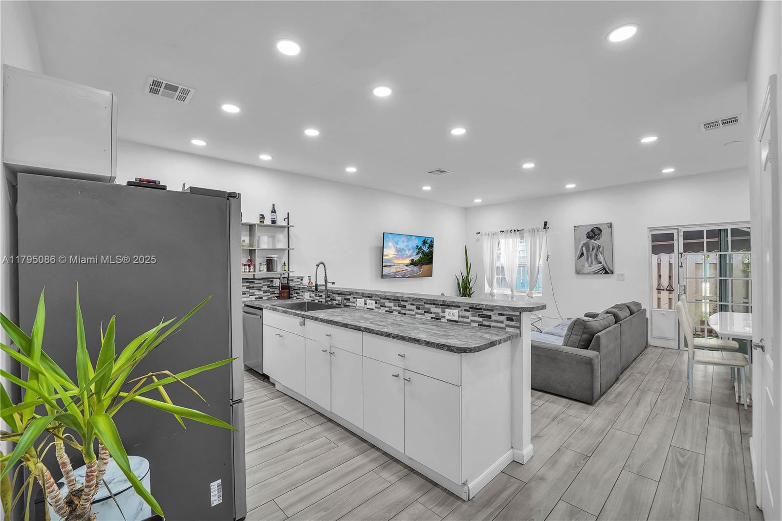 2307 Washington St #5, Hollywood, Florida image 5