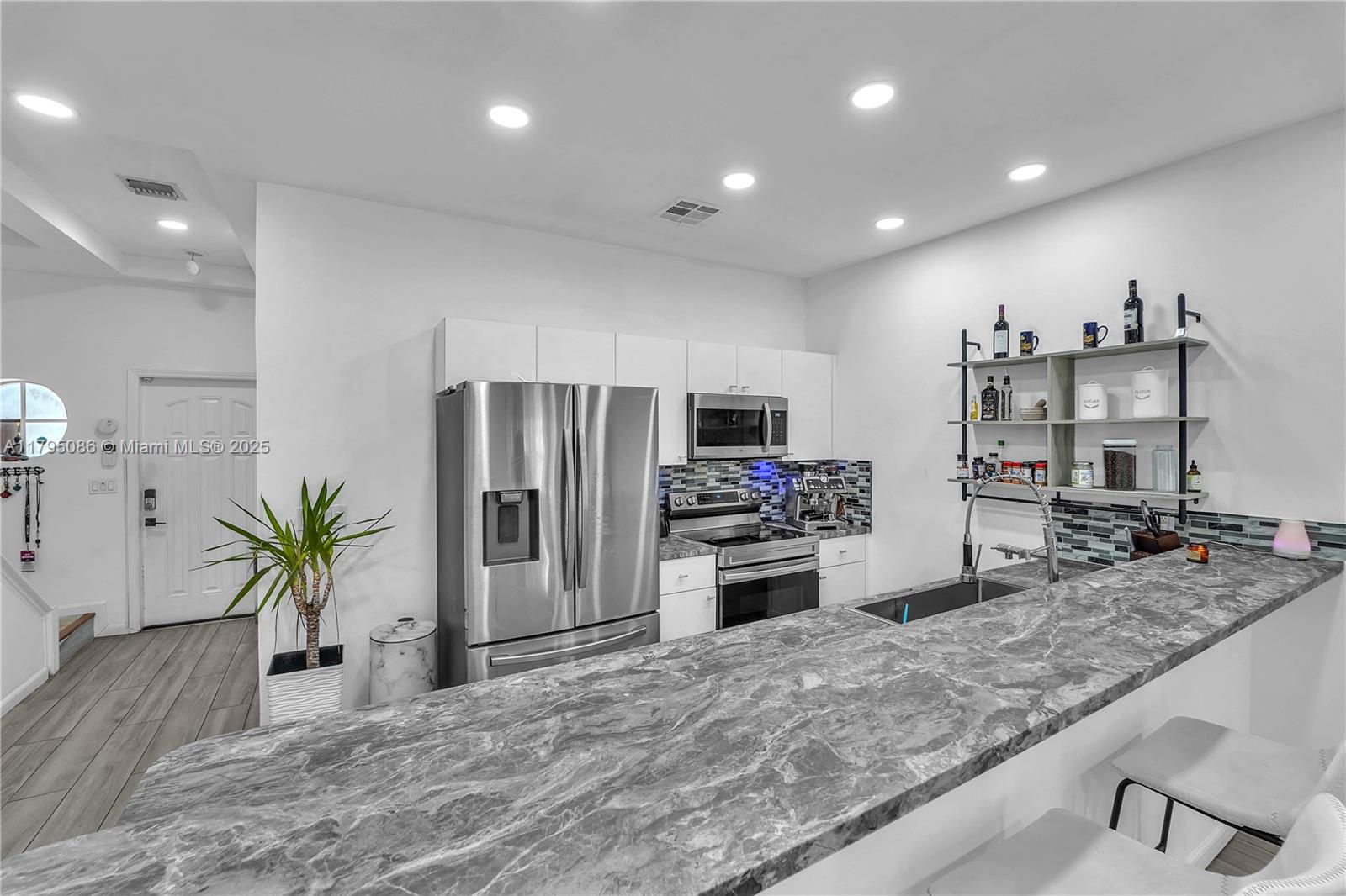 2307 Washington St #5, Hollywood, Florida image 6