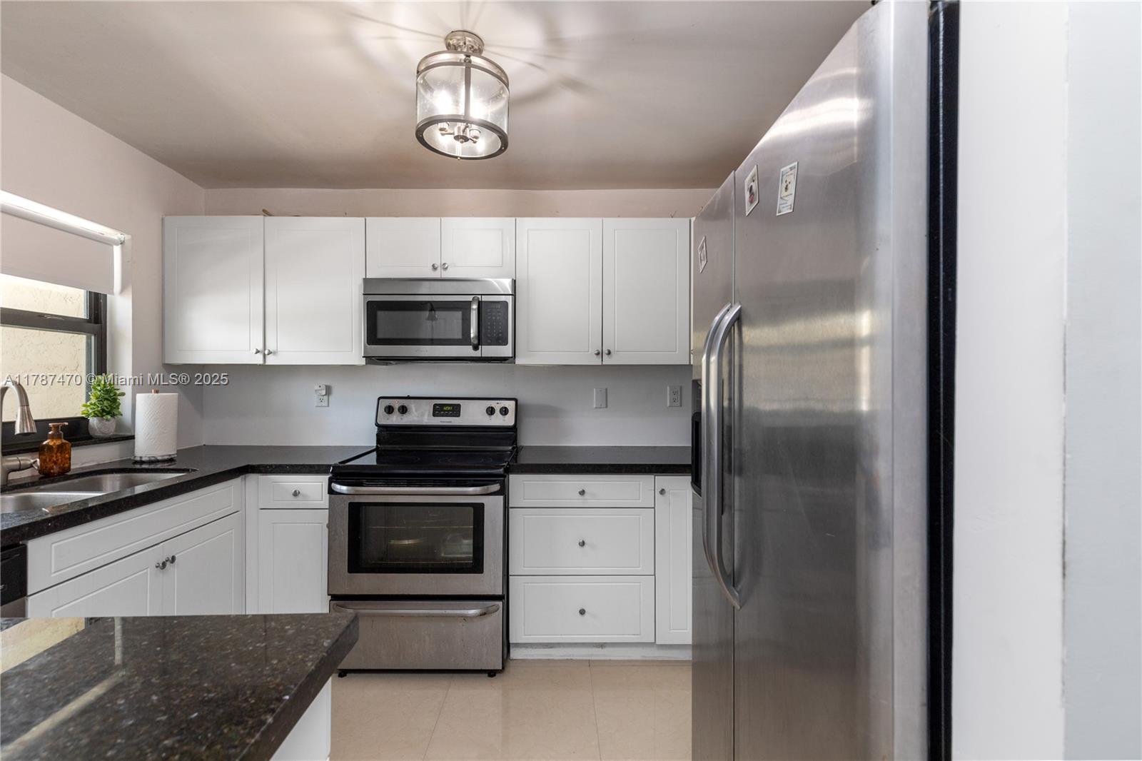 8956 Palm Tree Ln #8956, Pembroke Pines, Florida image 9