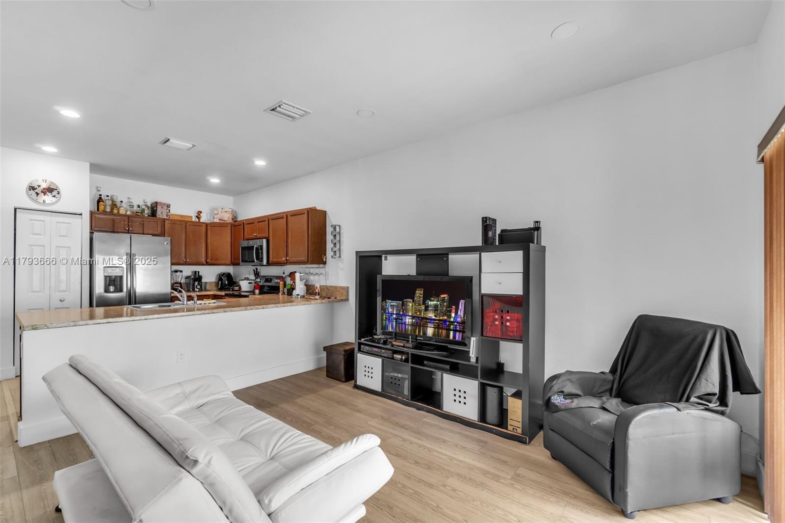 9371 W 33rd Ave, Hialeah, Florida image 12