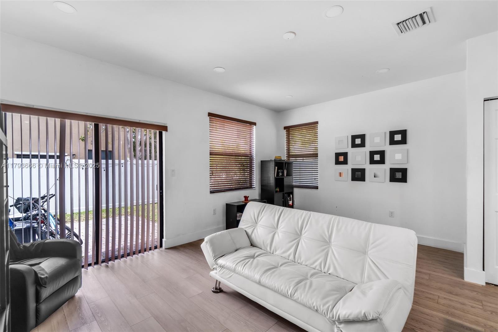 9371 W 33rd Ave, Hialeah, Florida image 13