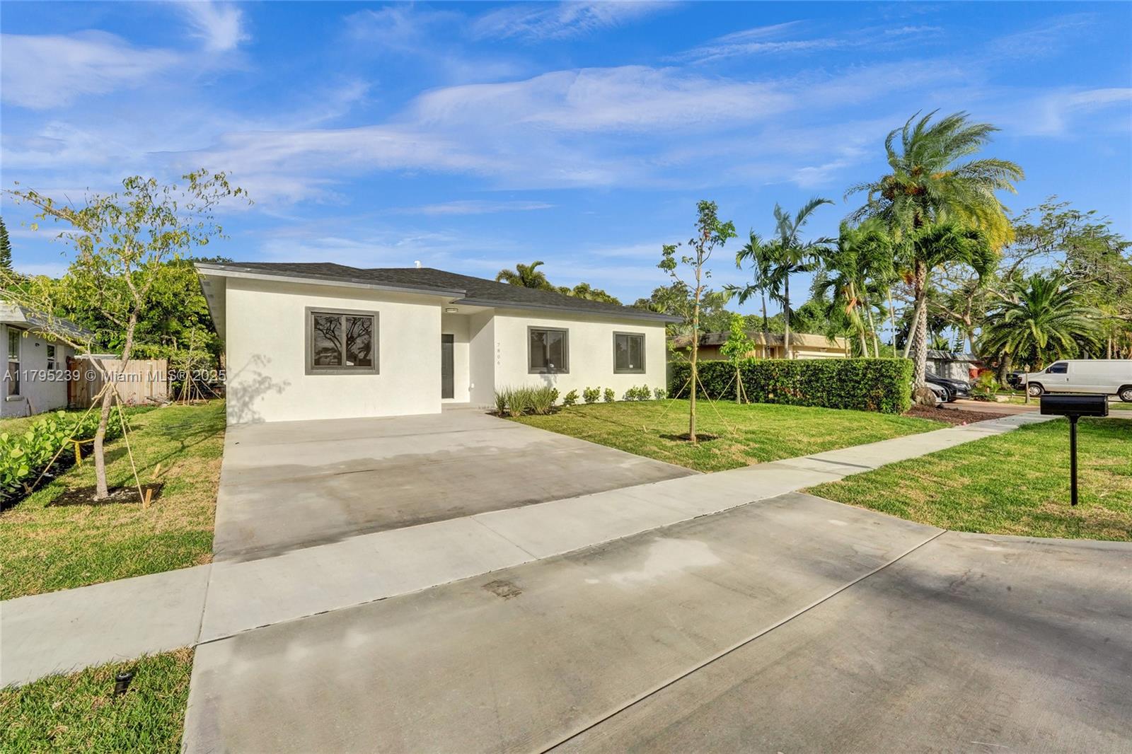 7806 NW 68th Ave, Tamarac, Florida image 2