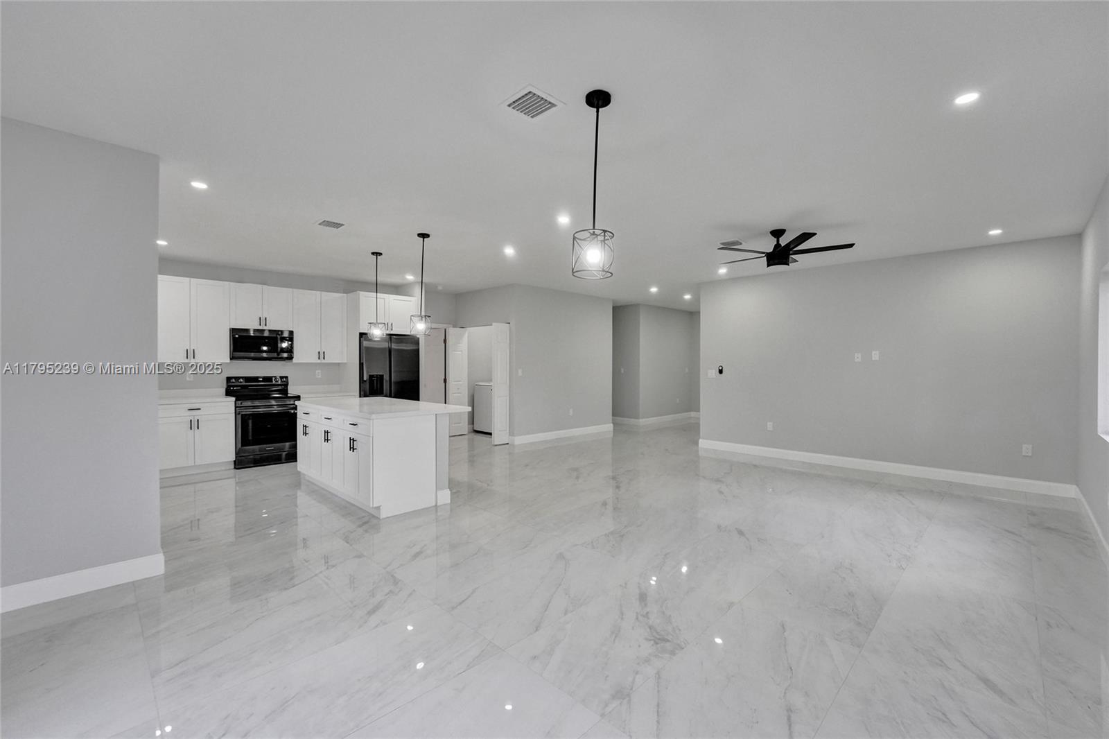 7806 NW 68th Ave, Tamarac, Florida image 9
