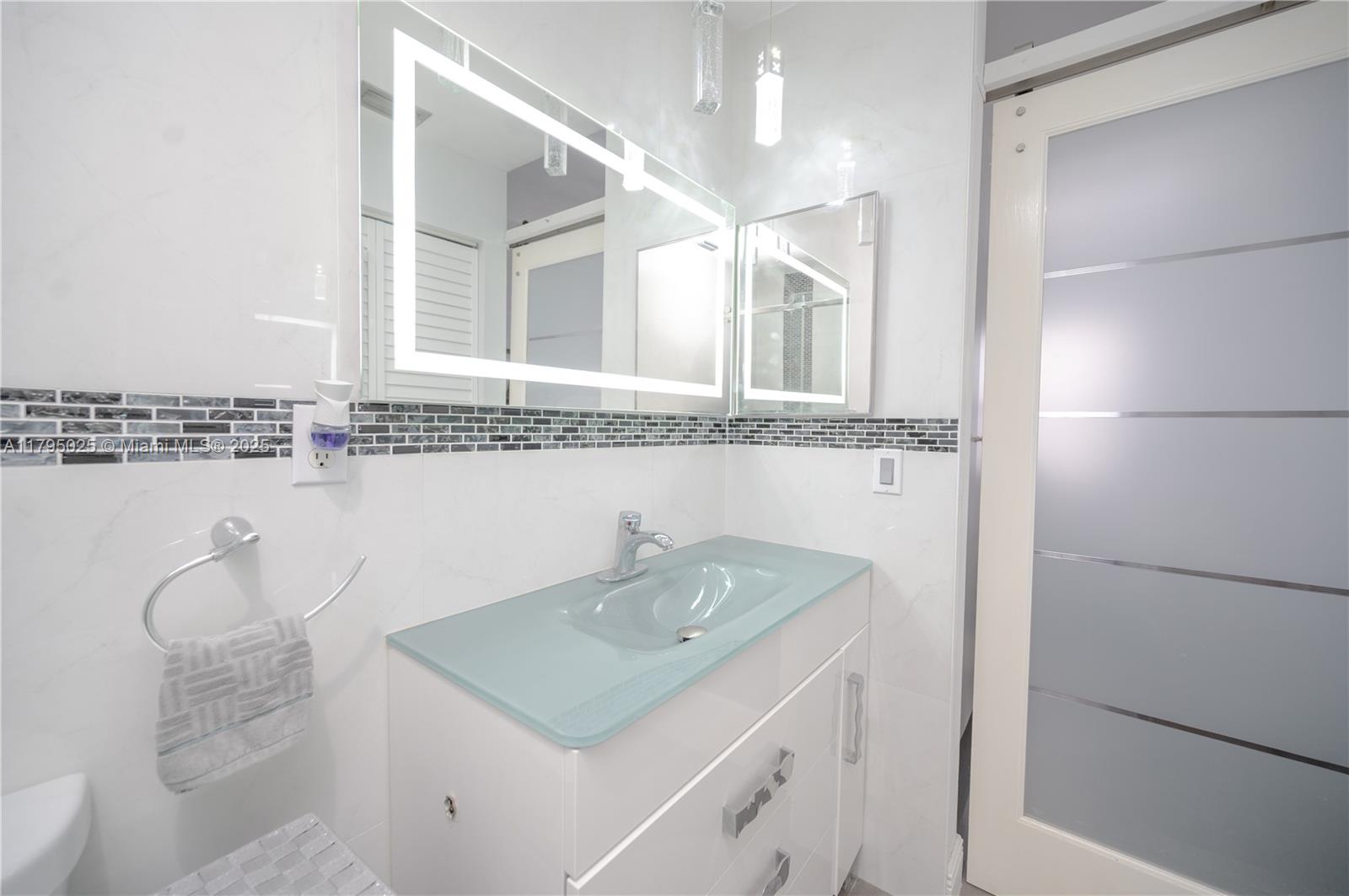 6268 NW 170th Ter, Hialeah, Florida image 20