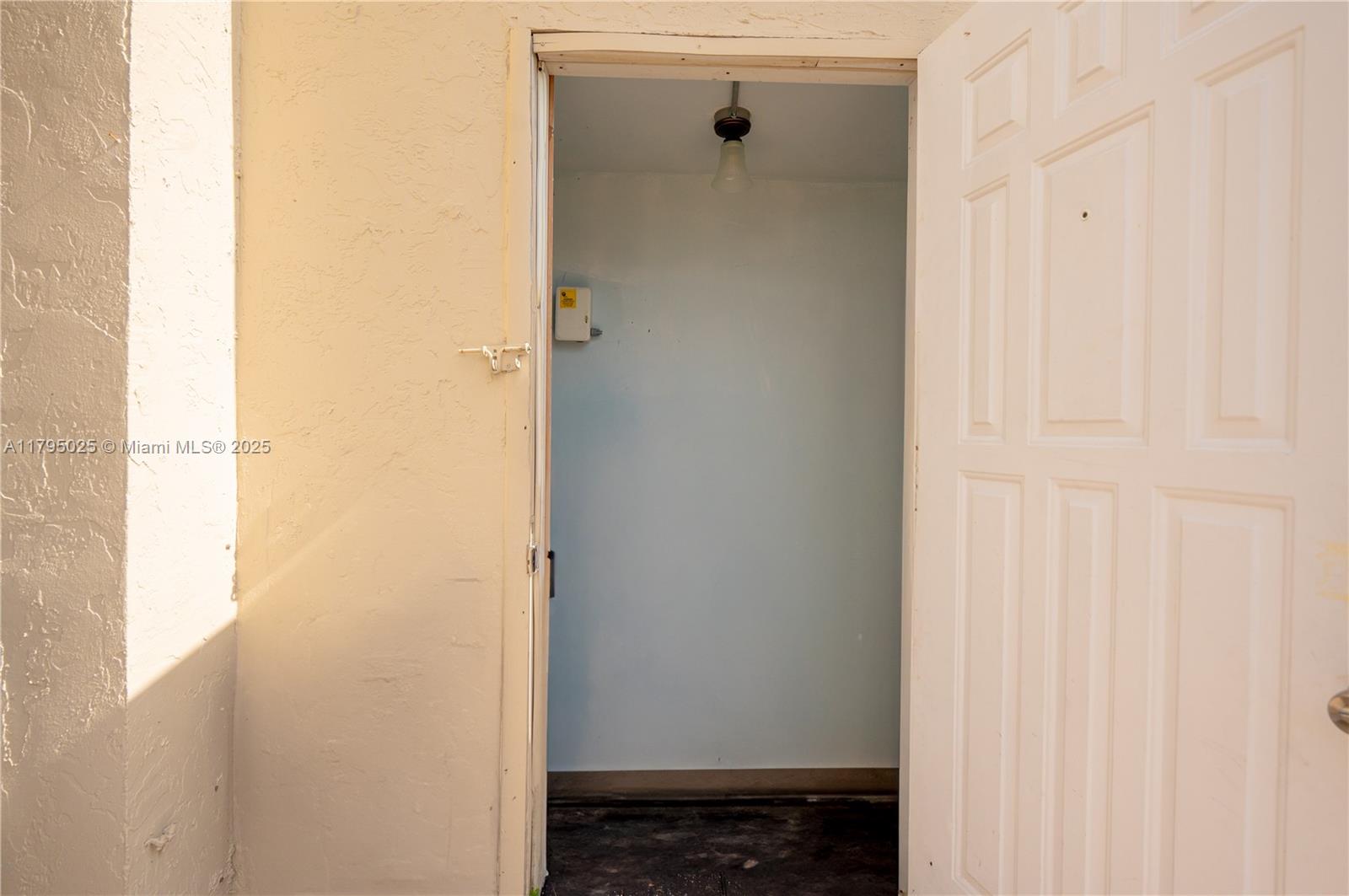 6268 NW 170th Ter, Hialeah, Florida image 30