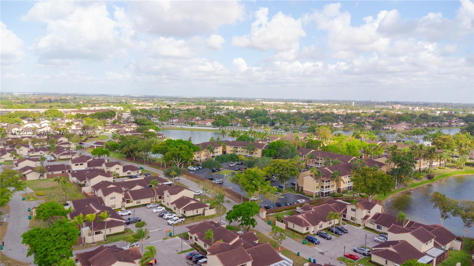 6268 NW 170th Ter, Hialeah, Florida image 35