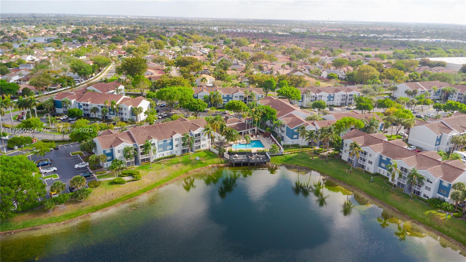 6268 NW 170th Ter, Hialeah, Florida image 37