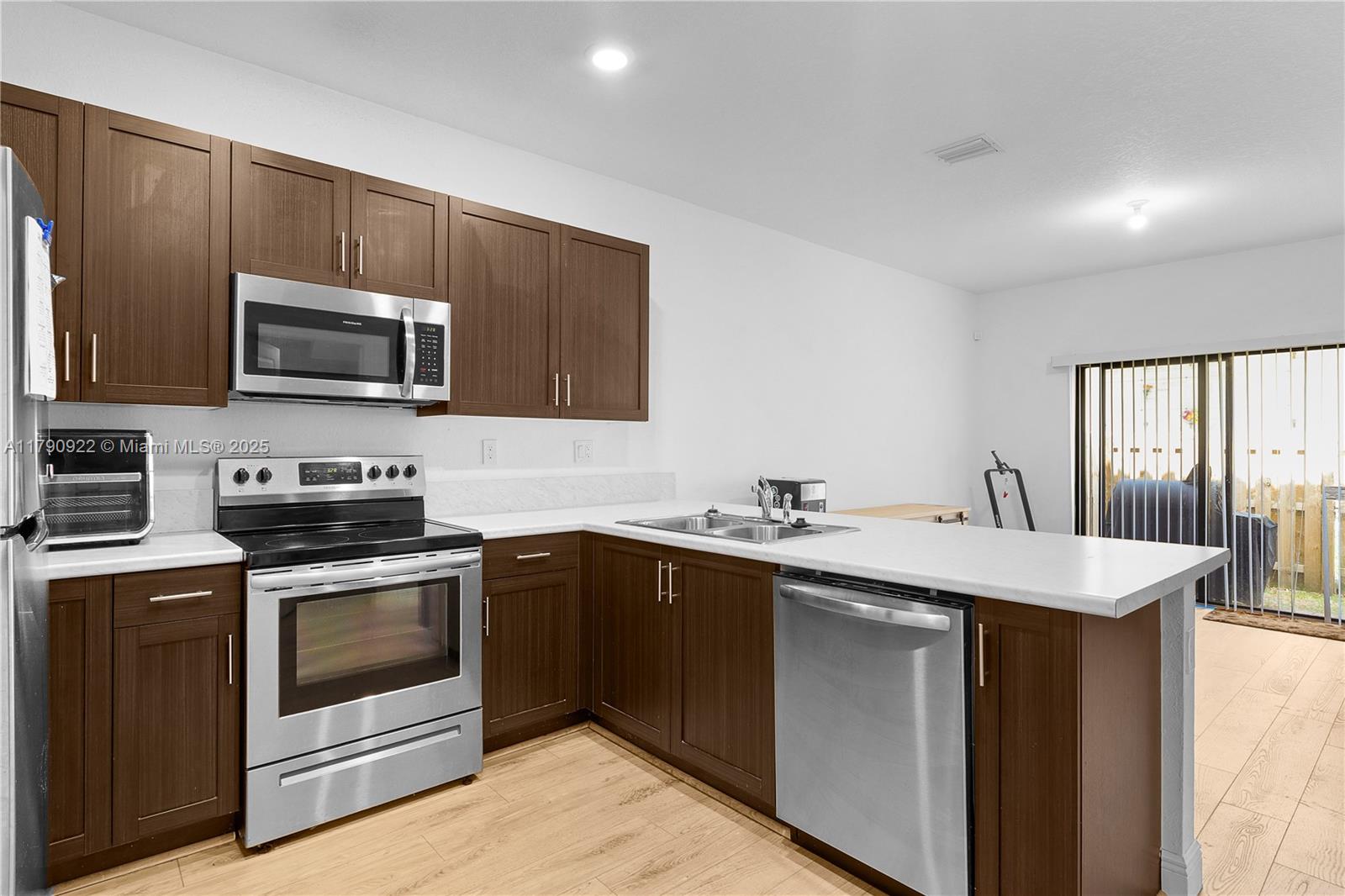 1434 SW 54th Ave, North Lauderdale, Florida image 19