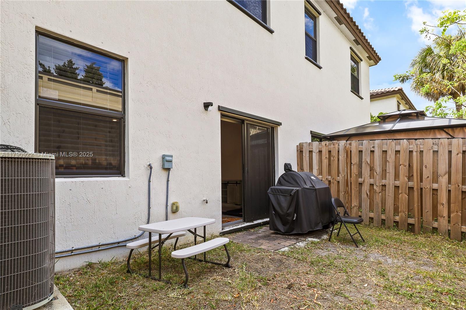 1434 SW 54th Ave, North Lauderdale, Florida image 29