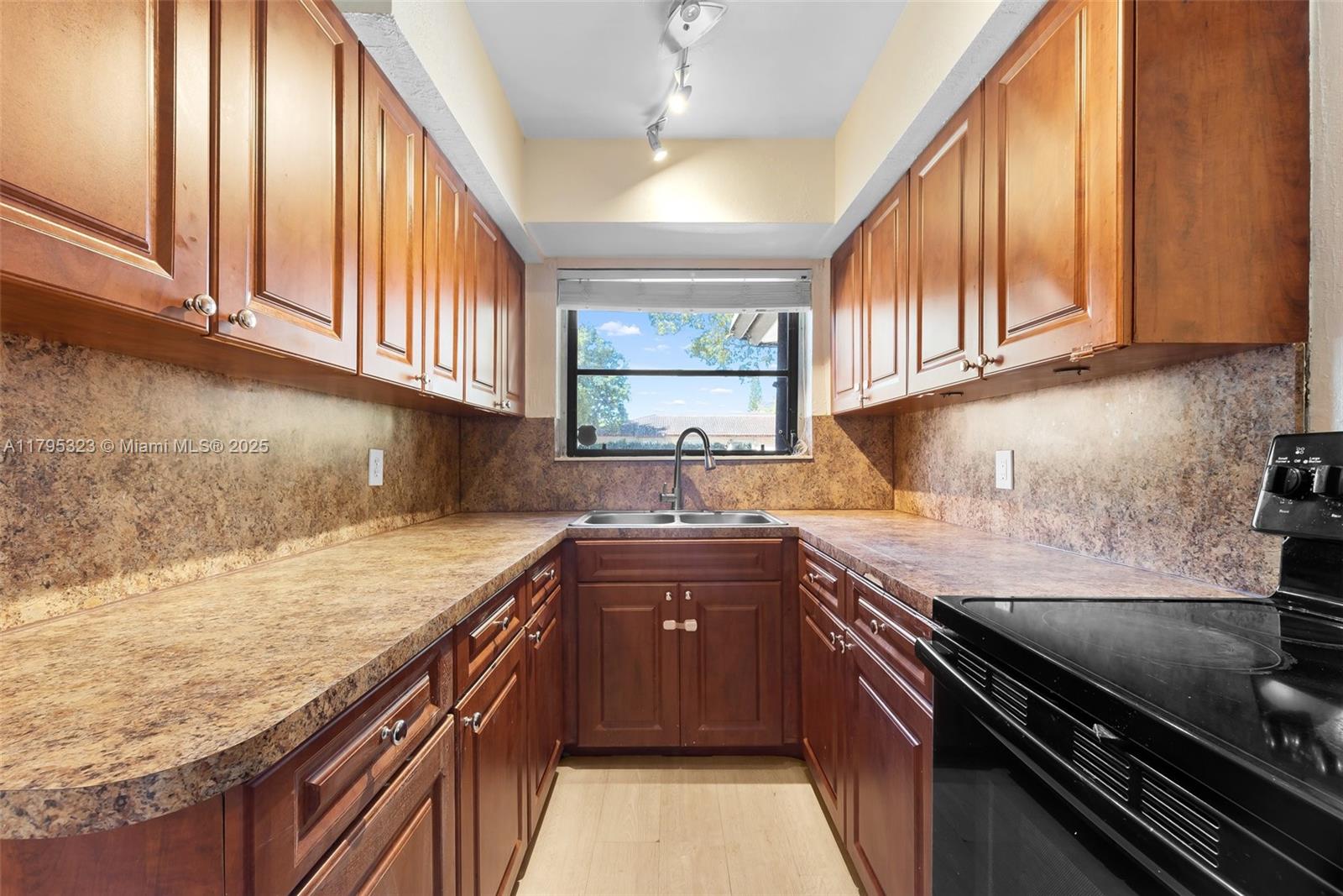 Property photo # 4
