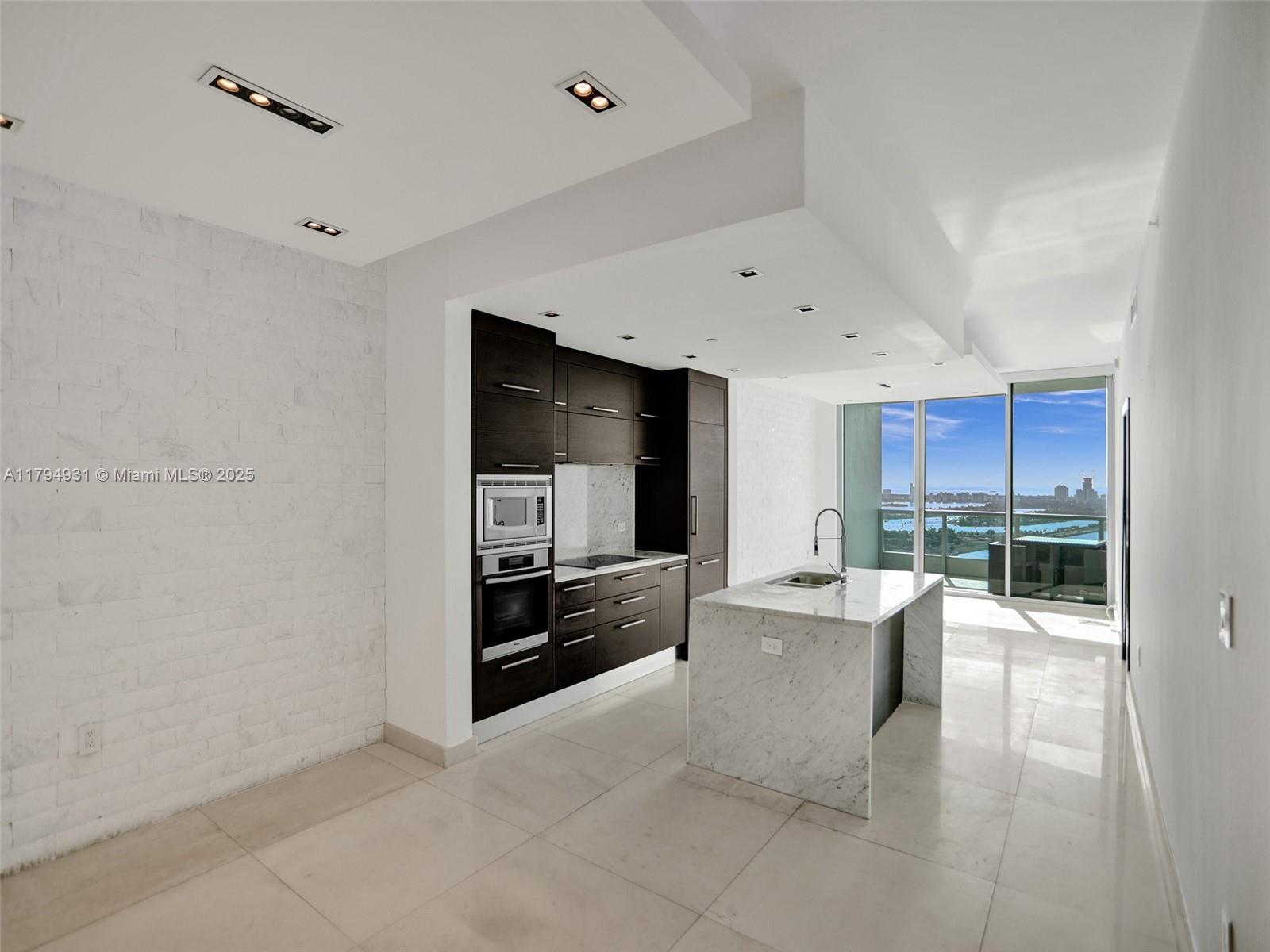900 Biscayne Blvd #4103, Miami FL 33132