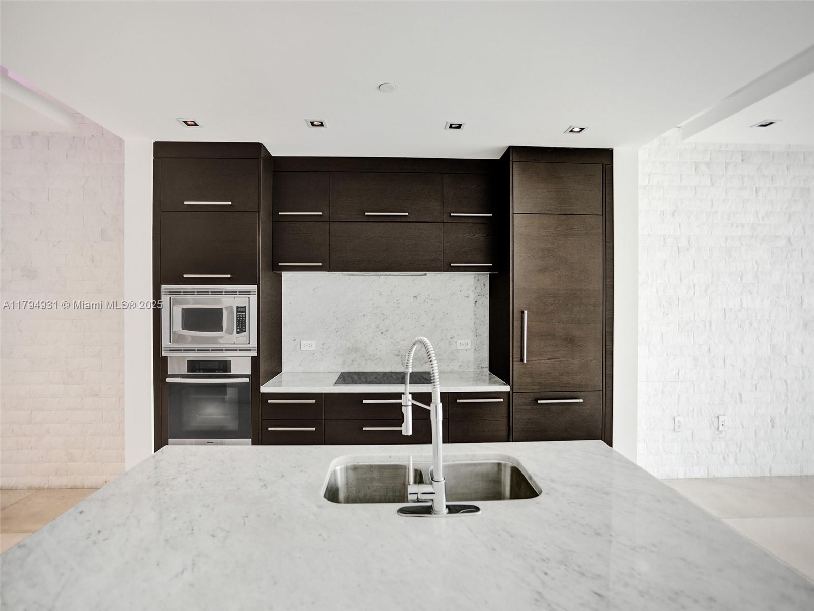 900 Biscayne Blvd #4103, Miami FL 33132