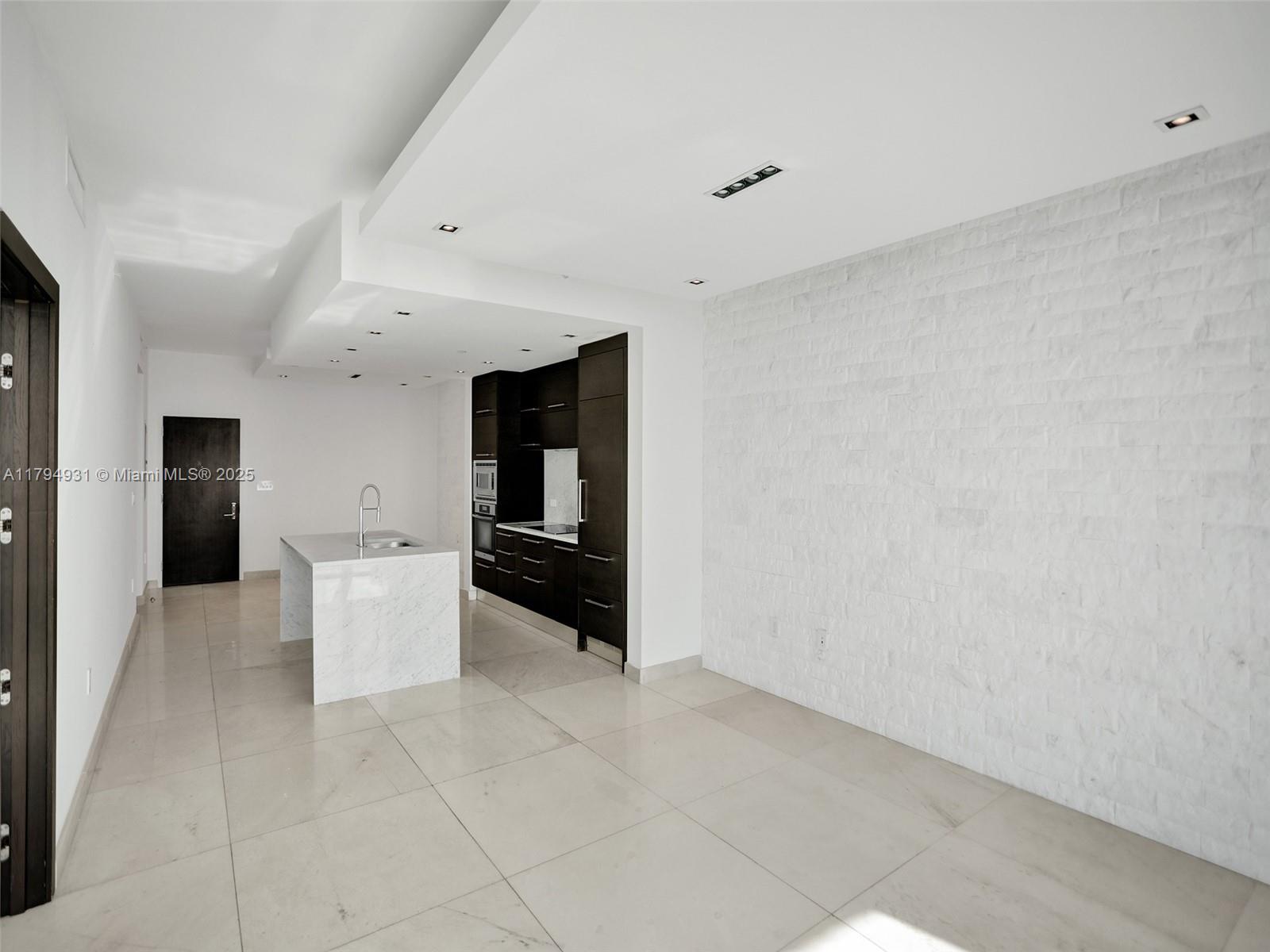 900 Biscayne Blvd #4103, Miami FL 33132