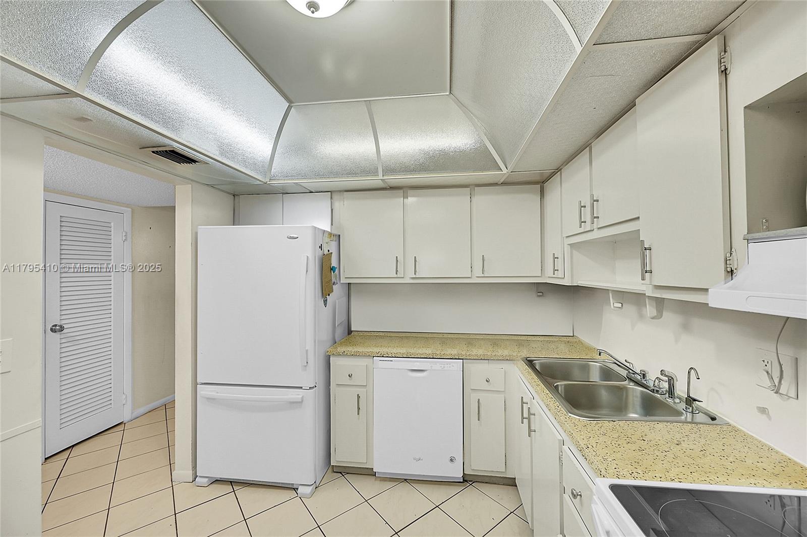 6100 S Falls Cir Dr #205, Lauderhill, Florida image 4