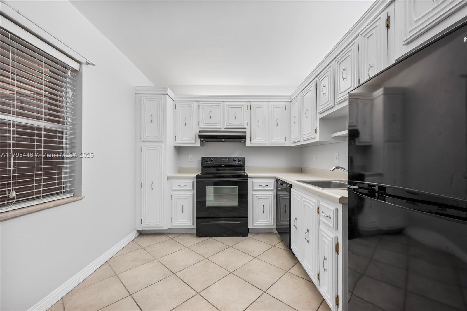 2861 Somerset Dr #104, Lauderdale Lakes, Florida image 2