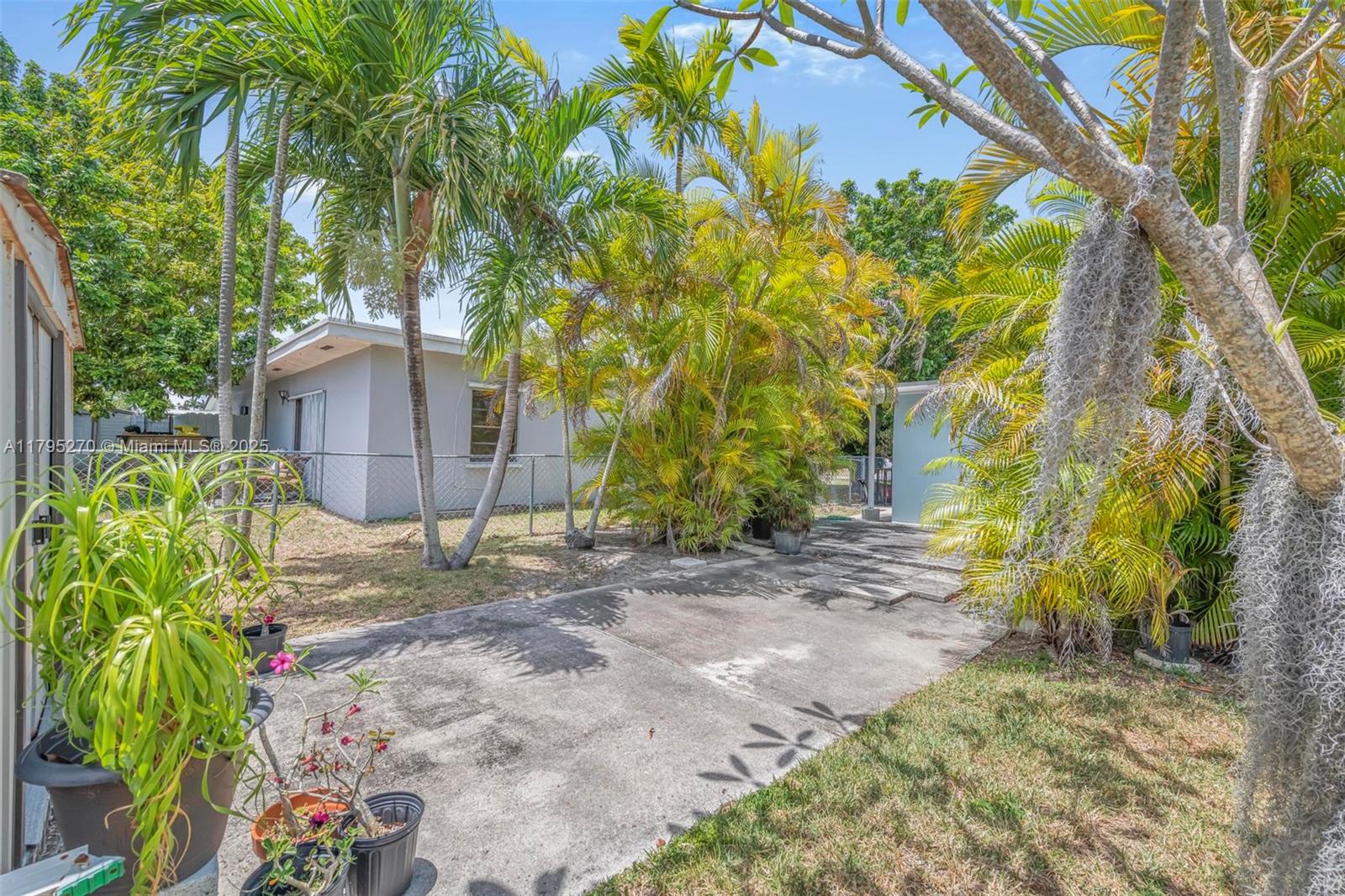 9240 Nautilus Dr, Cutler Bay, Florida image 22