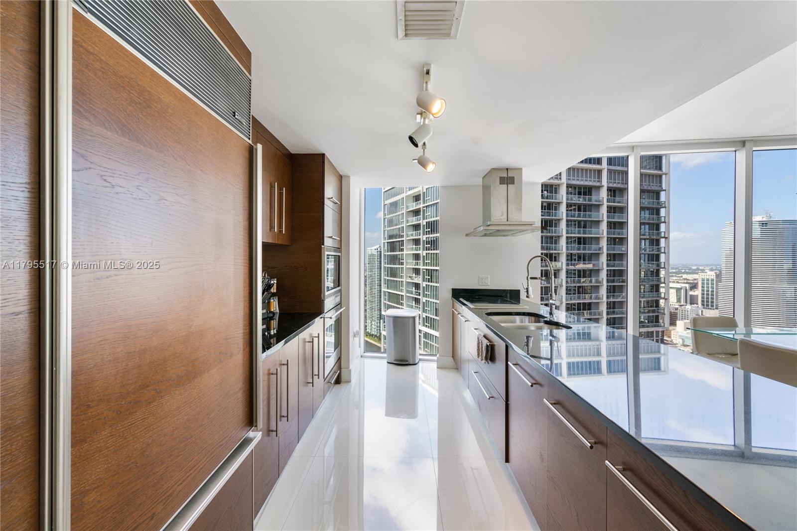 495 Brickell Ave #4510, Miami FL 33131