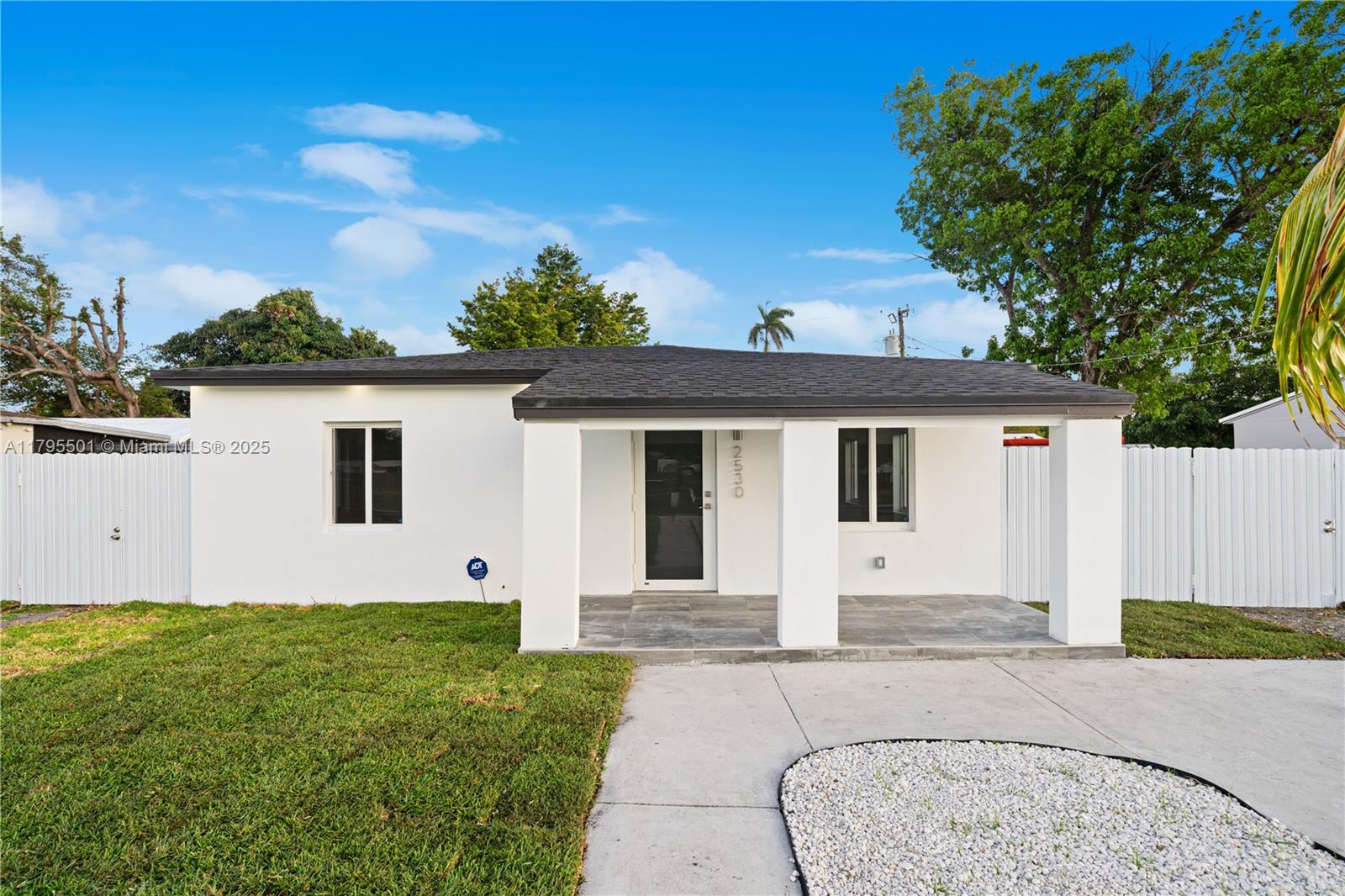 2530 NW 155 St, Miami Gardens, Florida image 1