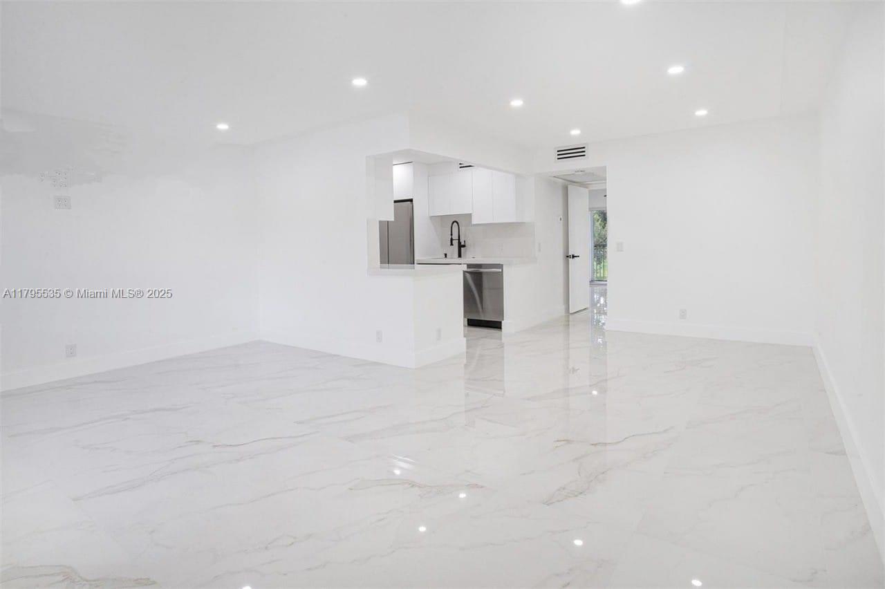 13250 SW 7th Ct #204L, Pembroke Pines, Florida image 12