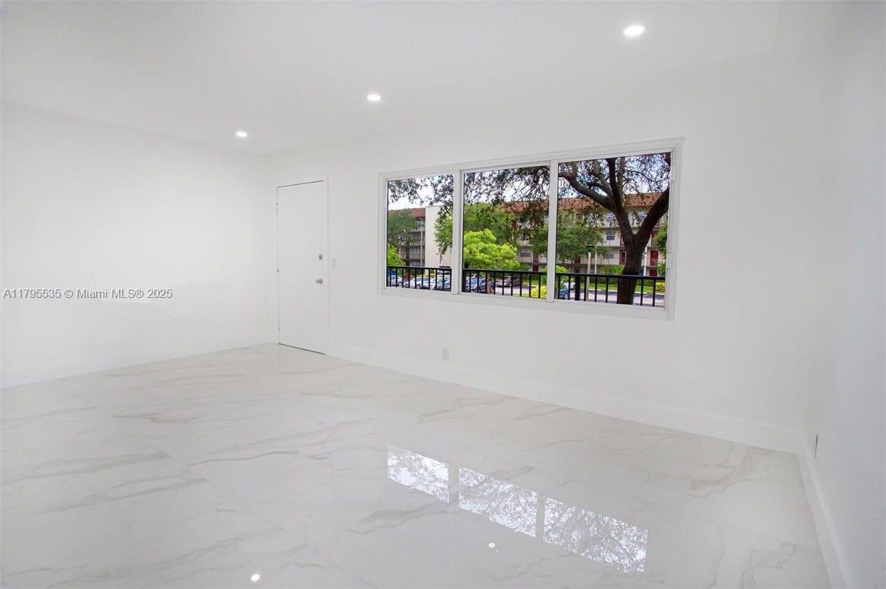 13250 SW 7th Ct #204L, Pembroke Pines, Florida image 14