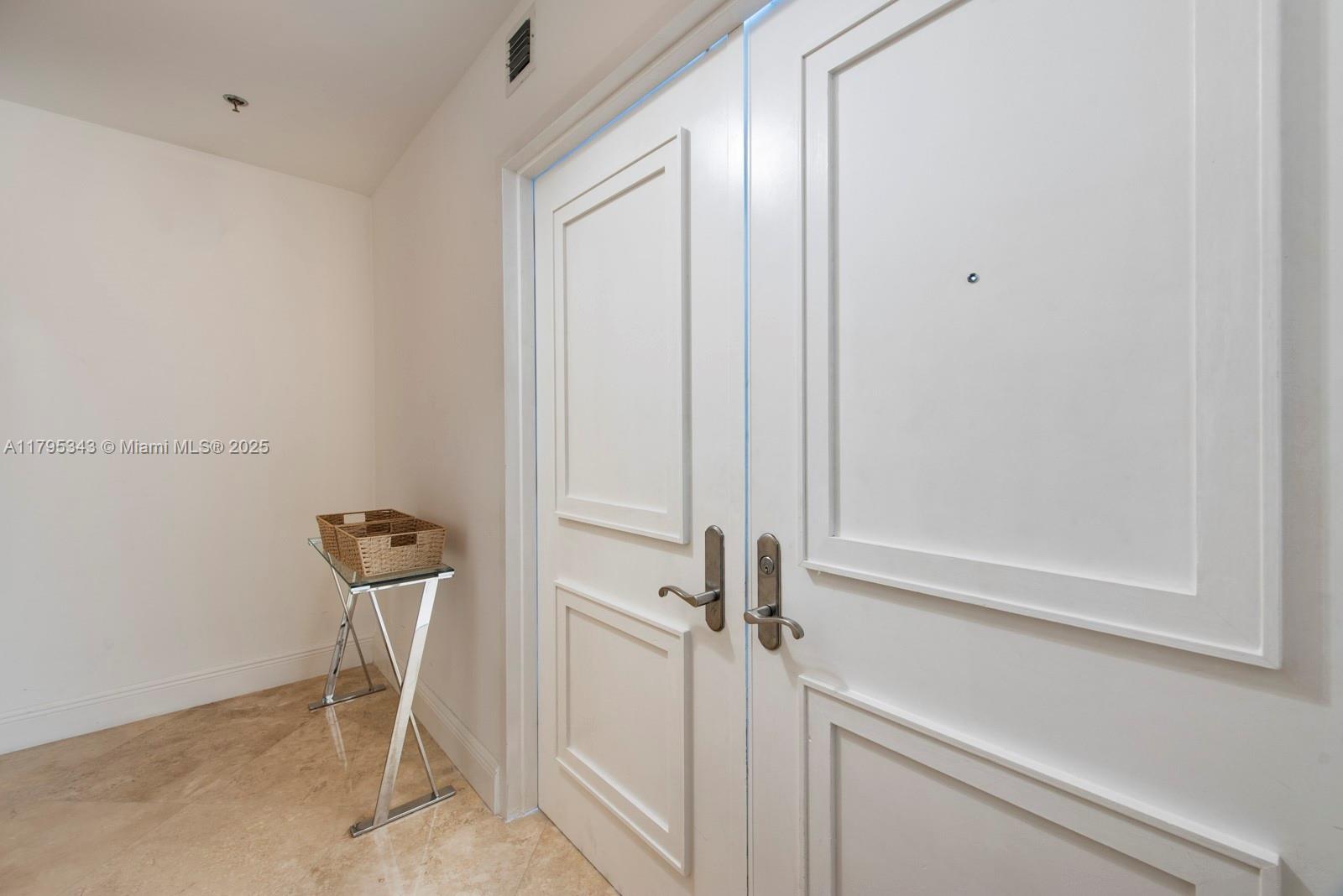 1000 S Pointe Dr #1903, Miami Beach FL 33139