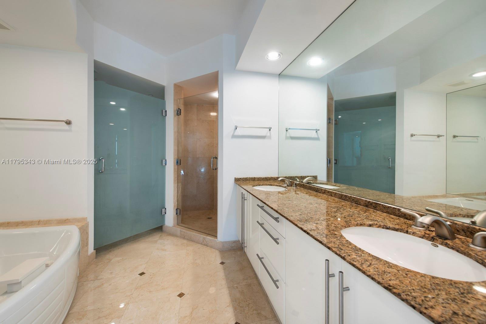 1000 S Pointe Dr #1903, Miami Beach FL 33139