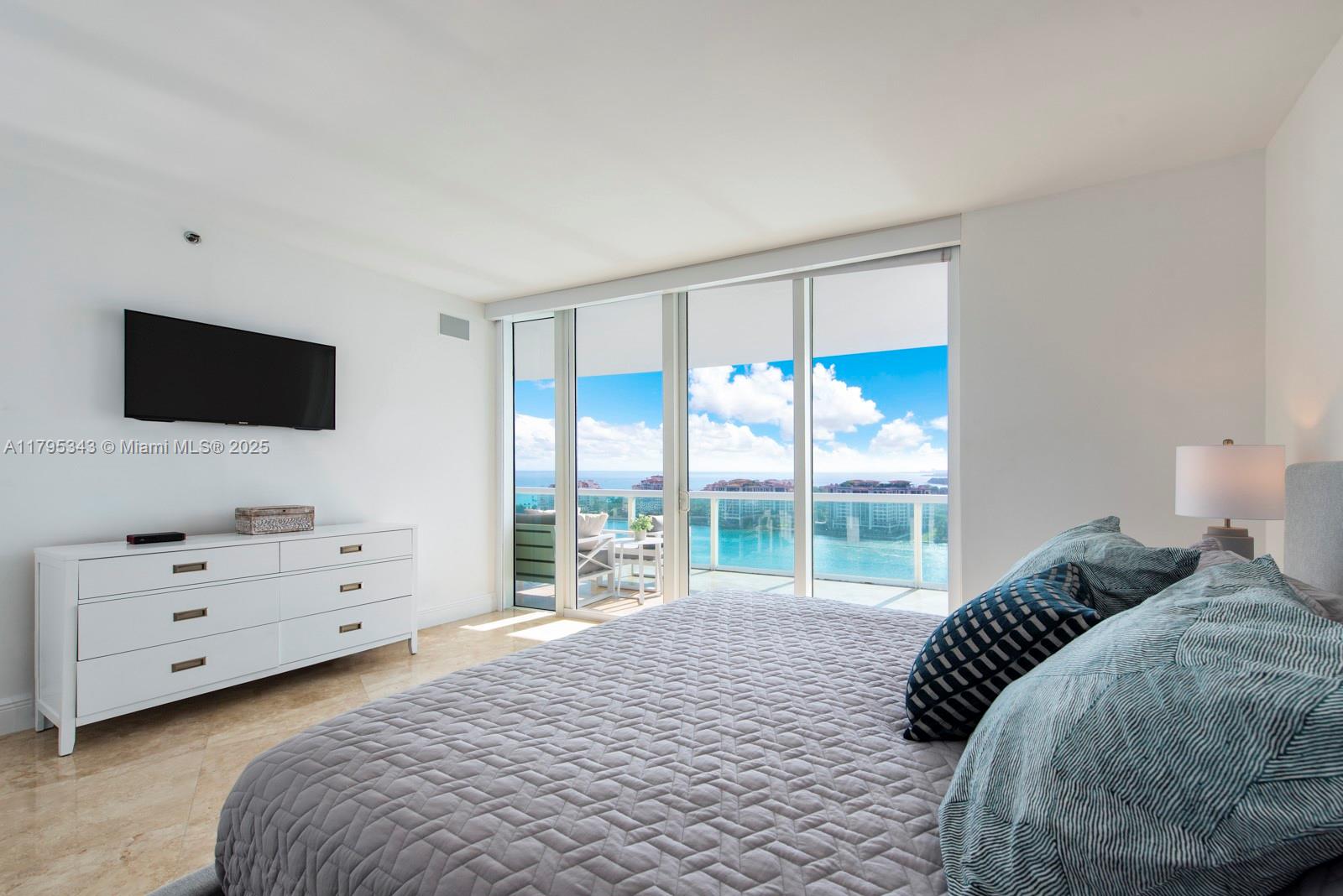 1000 S Pointe Dr #1903, Miami Beach FL 33139