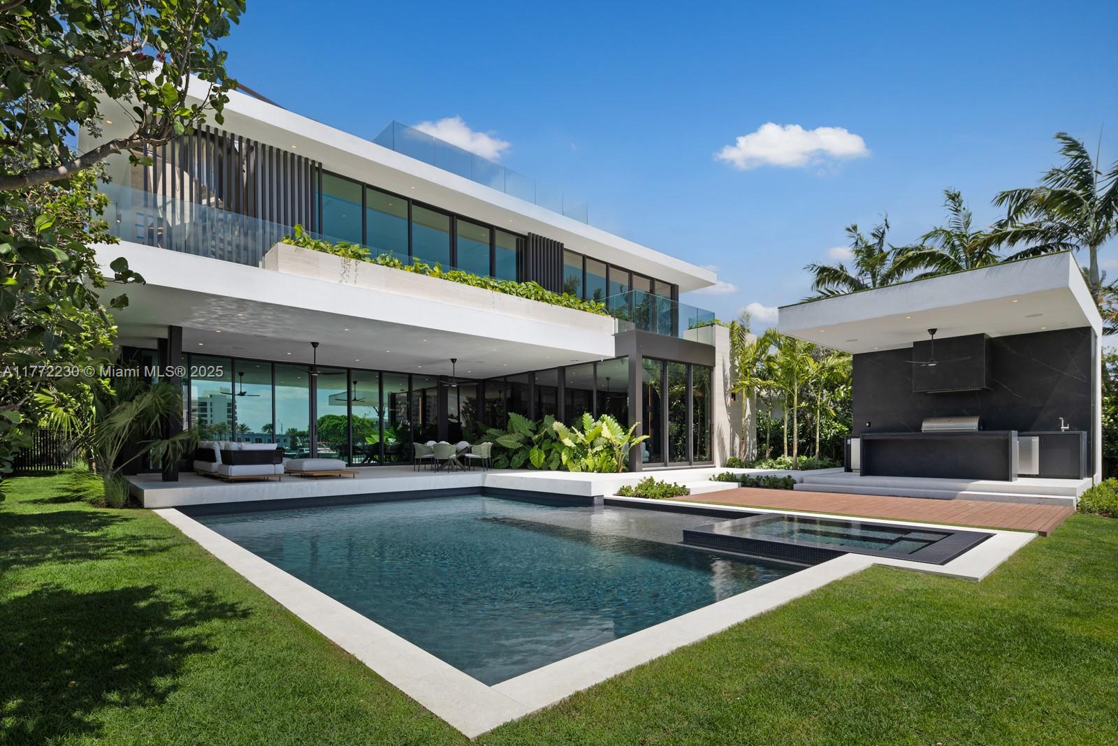 5515 Pine Tree Dr, Miami Beach, Florida image 2