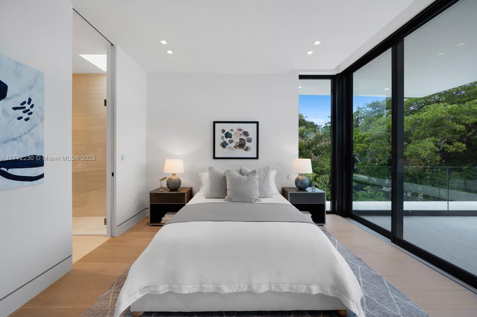 5515 Pine Tree Dr, Miami Beach, Florida image 39