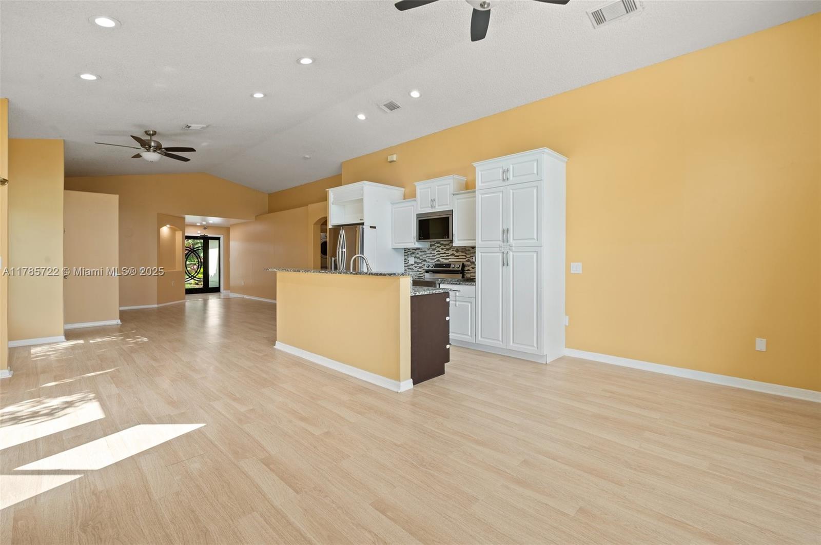 Listing Photo 12