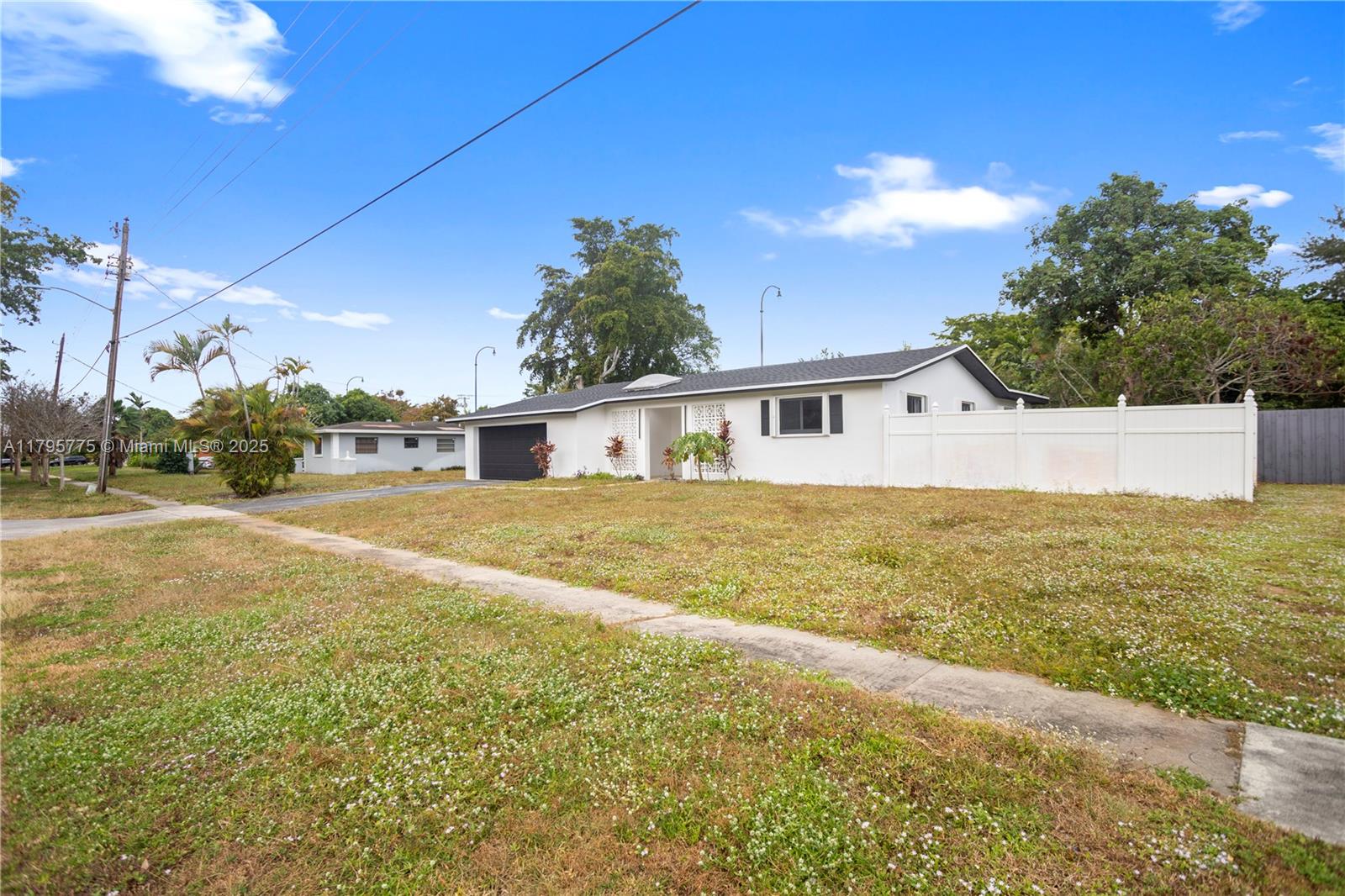 5461 SW 1st St, Plantation, Florida image 5
