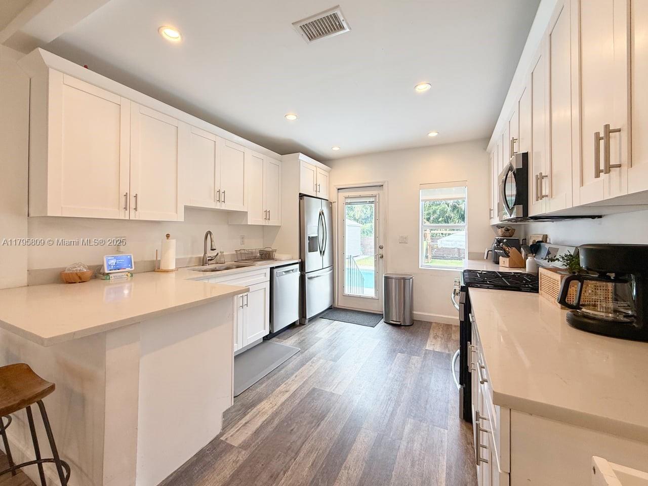 1250 Oriole Ave, Miami Springs, Florida image 11