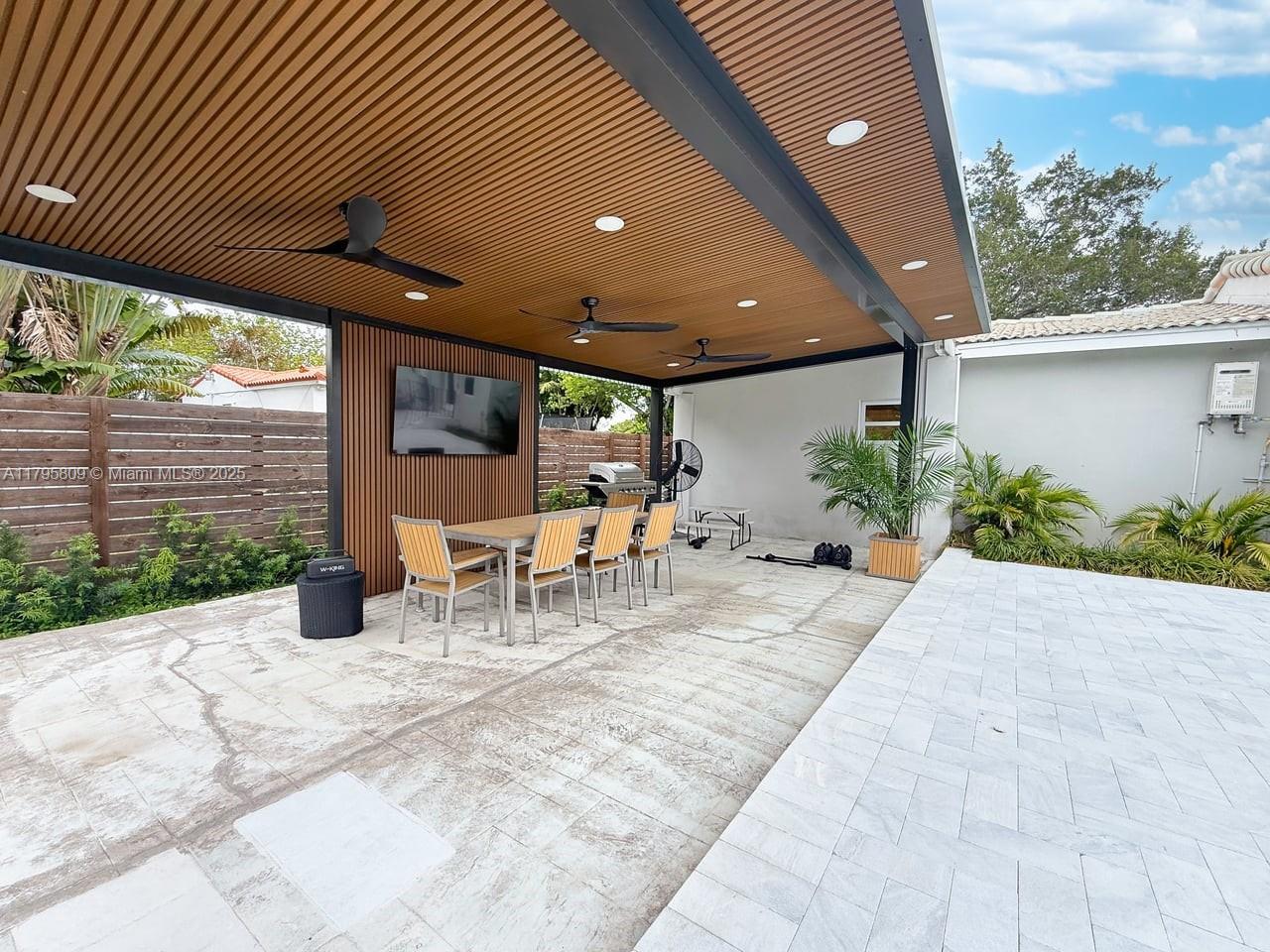 1250 Oriole Ave, Miami Springs, Florida image 2