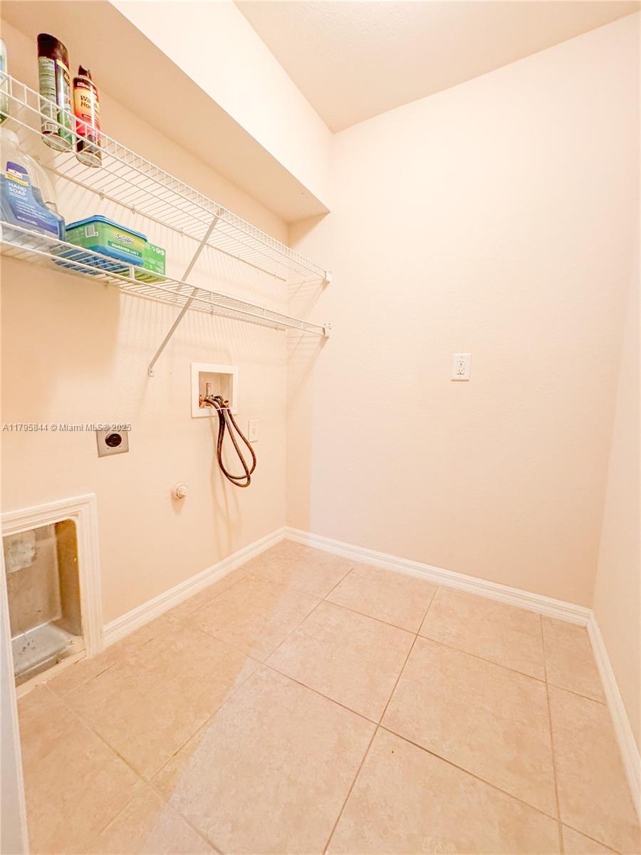 2857 Brewster  St, North Port, Florida image 16