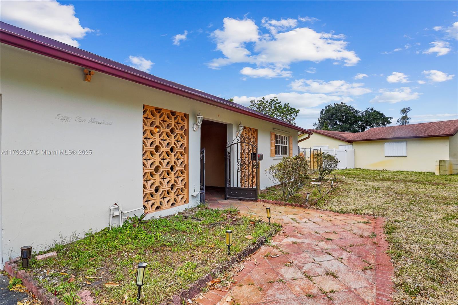 5200 SW 3rd St, Plantation, Florida image 2