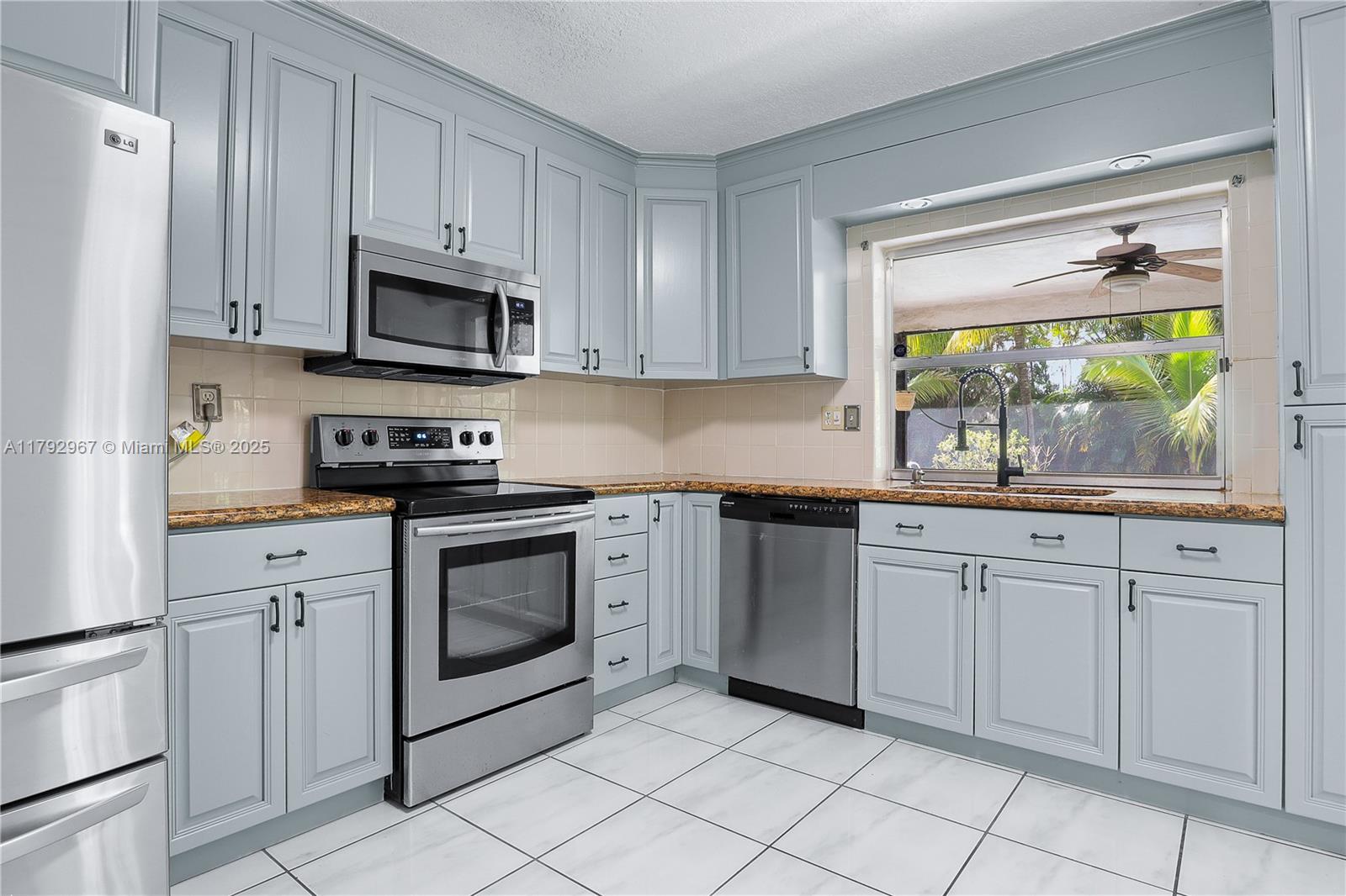 5200 SW 3rd St, Plantation, Florida image 24