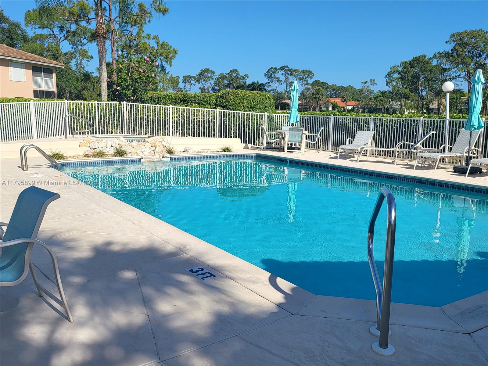 575 Augusta Boulevard #8, Naples, Florida image 3
