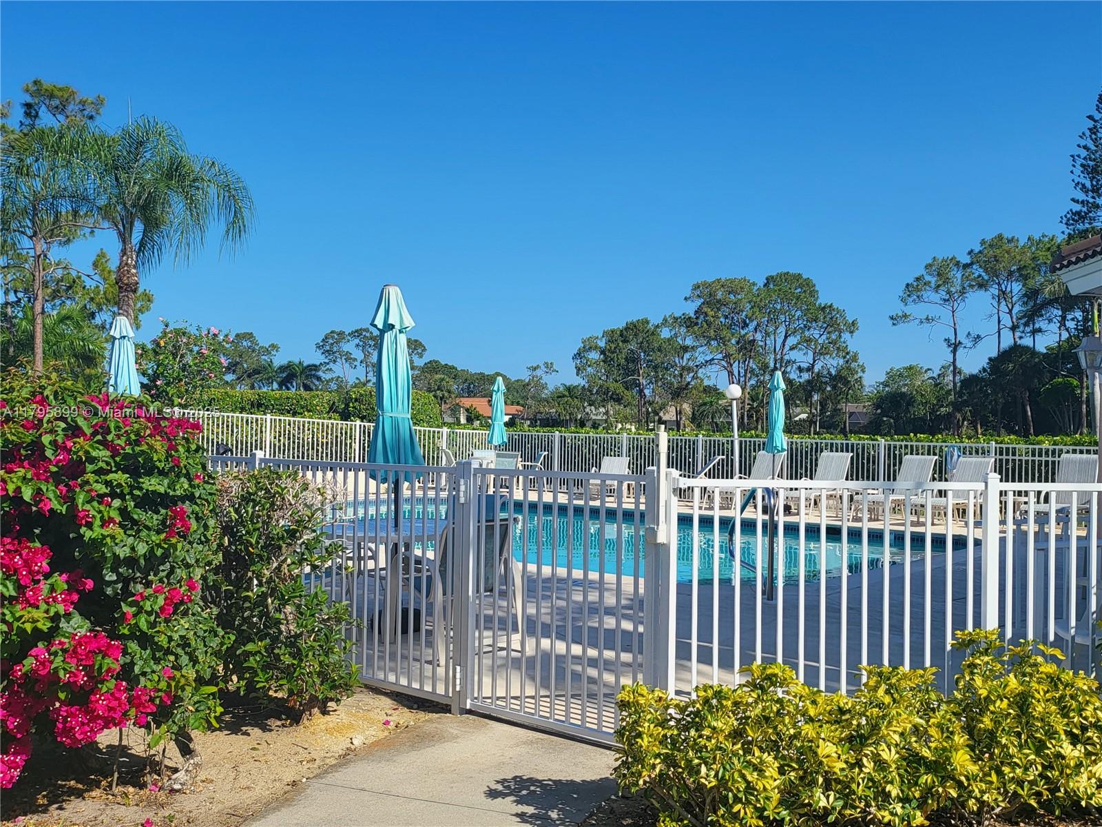 575 Augusta Boulevard #8, Naples, Florida image 5