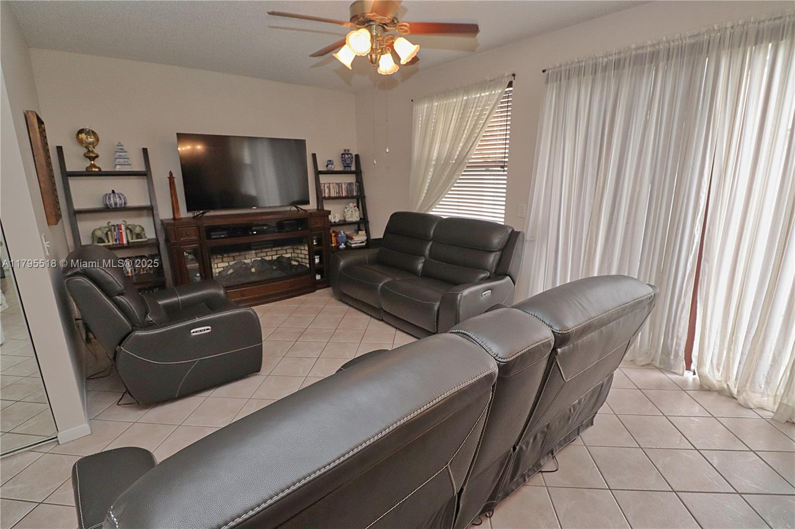 1427 NW 154th Ln, Pembroke Pines, Florida image 15