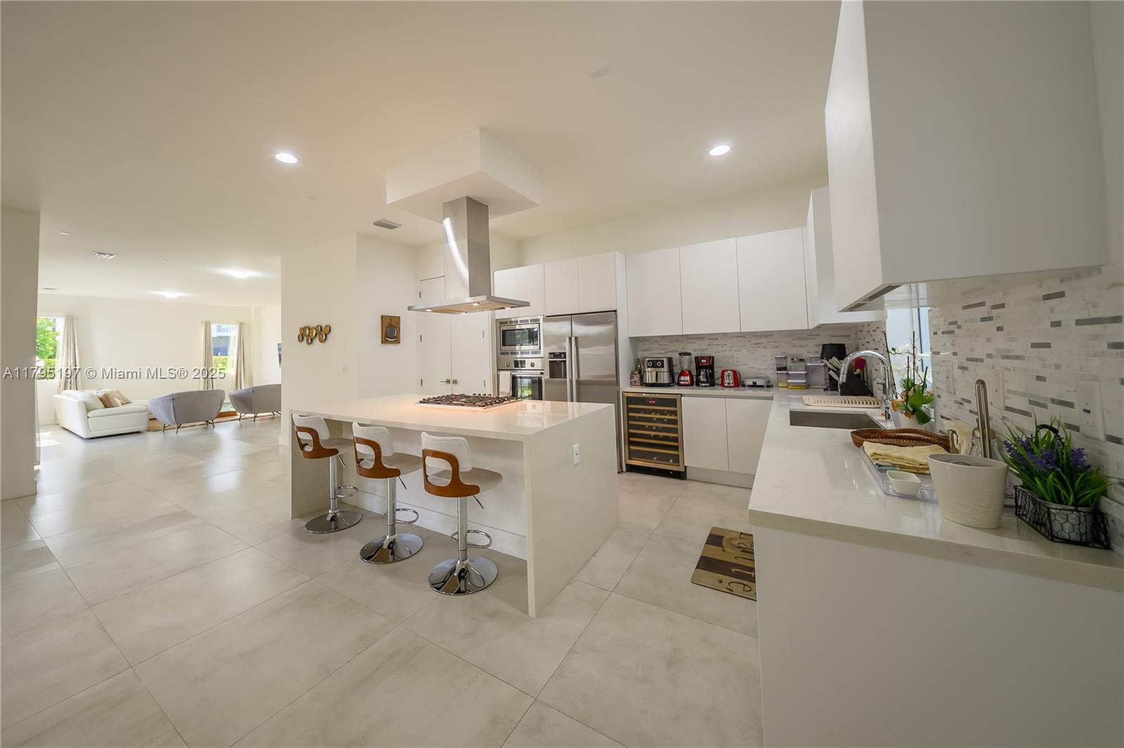 10126 NW 76th Ter, Doral, Florida image 11