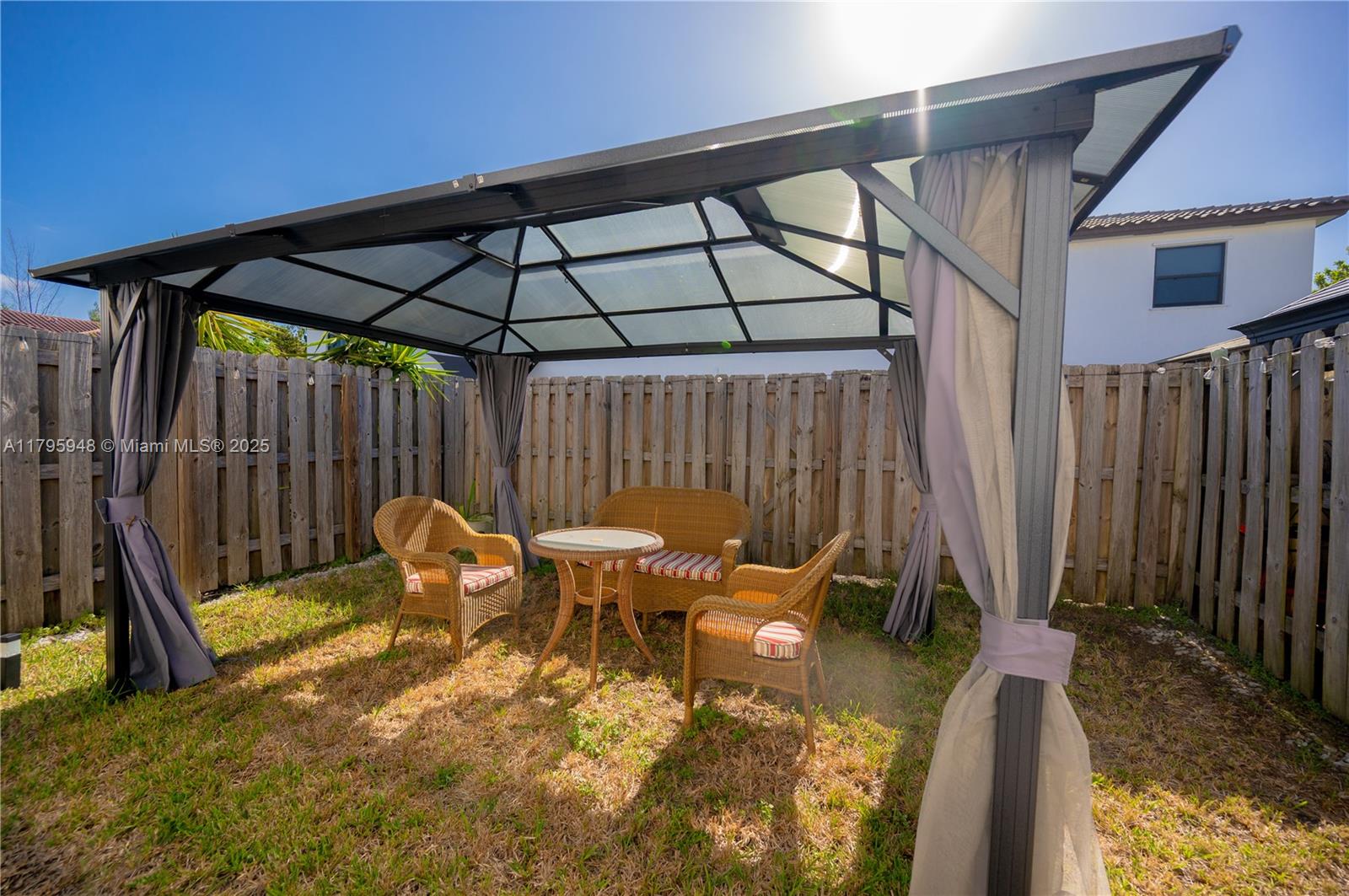 8877 NW 103rd Ave, Doral, Florida image 32